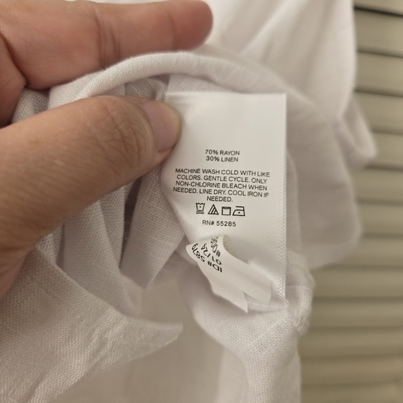 Express White Sleeveless Blouse - Picture 4 of 4